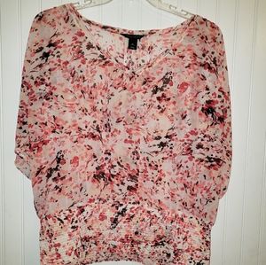 ⬇️White House Black Market Top